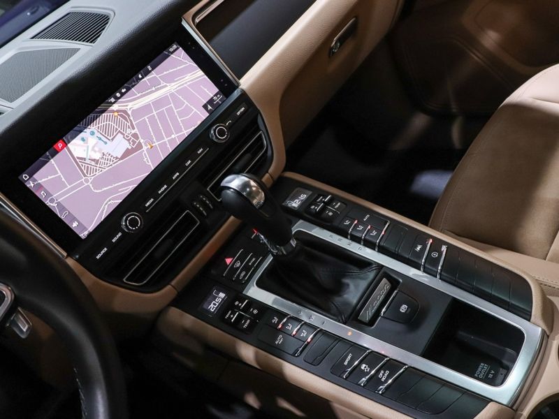 Porsche MACAN 2.0 16V GASOLINA 4P AUTOMÁTICO 2019/2020 VIA BELLA VEÍCULOS ESPECIAIS CAXIAS DO SUL / Carros no Vale