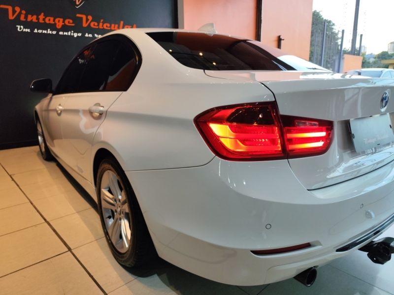 BMW 320i 2.0 16V TURBO ACTIVE FLEX 4P AUTOMÁTICO 2015/2015 VINTAGE VEÍCULOS CAXIAS DO SUL / Carros no Vale