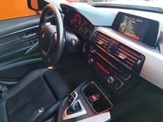 BMW 320i 2.0 16V TURBO ACTIVE FLEX 4P AUTOMÁTICO 2015/2015 VINTAGE VEÍCULOS CAXIAS DO SUL / Carros no Vale