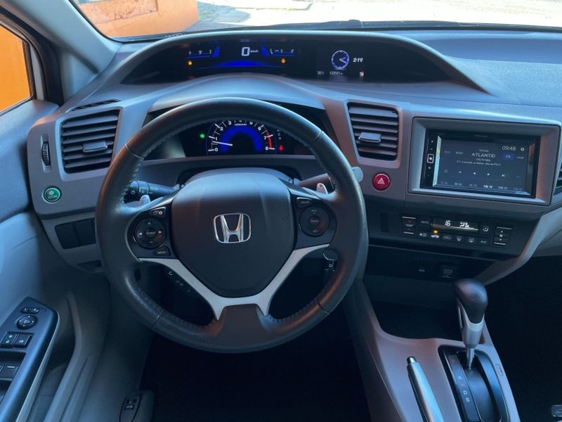 Honda CIVIC 2.0 LXR 16V FLEX 4P AUTOMÁTICO 2013/2014 VINTAGE VEÍCULOS CAXIAS DO SUL / Carros no Vale