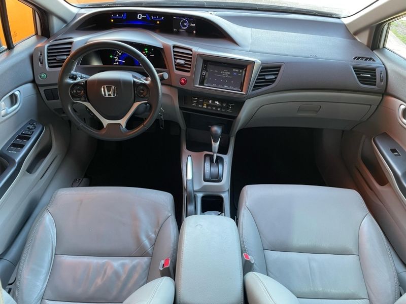 Honda CIVIC 2.0 LXR 16V FLEX 4P AUTOMÁTICO 2013/2014 VINTAGE VEÍCULOS CAXIAS DO SUL / Carros no Vale