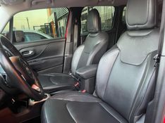 JEEP RENEGADE 1.8 16V FLEX LONGITUDE 4P AUTOMÁTICO 2015/2016 VINTAGE VEÍCULOS CAXIAS DO SUL / Carros no Vale