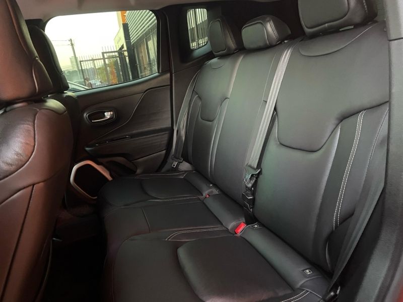 JEEP RENEGADE 1.8 16V FLEX LONGITUDE 4P AUTOMÁTICO 2015/2016 VINTAGE VEÍCULOS CAXIAS DO SUL / Carros no Vale
