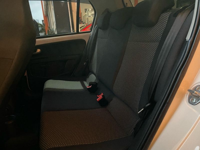 Volkswagen UP 1.0 MPI MOVE UP 12V FLEX 4P MANUAL 2014/2015 VINTAGE VEÍCULOS CAXIAS DO SUL / Carros no Vale