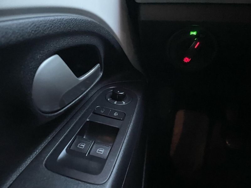 Volkswagen UP 1.0 MPI MOVE UP 12V FLEX 4P MANUAL 2014/2015 VINTAGE VEÍCULOS CAXIAS DO SUL / Carros no Vale