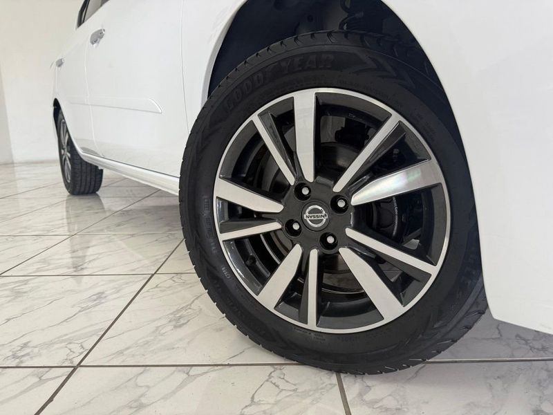 Nissan VERSA SL 1.6 CVT 2019 SÓ MOTOS E AUTOMÓVEIS SANTA CRUZ DO SUL / Carros no Vale