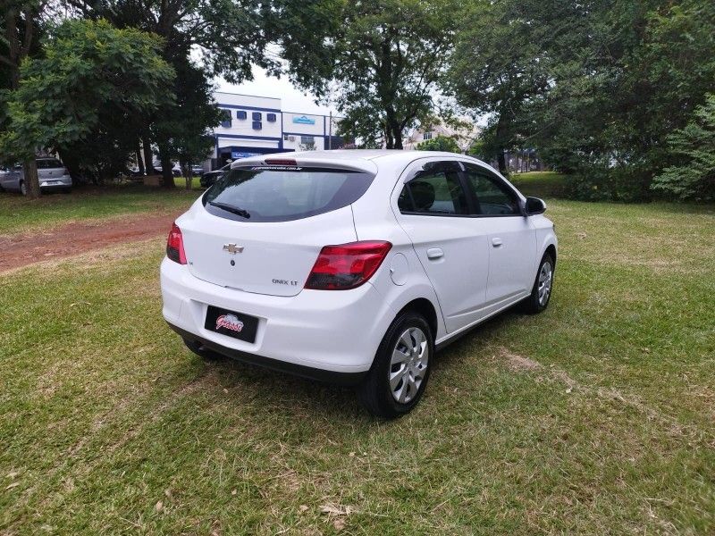Chevrolet ONIX LT 1.4 2014 GRASSI VEÍCULOS LAJEADO / Carros no Vale