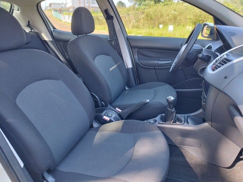 Peugeot 207 XR 1.4 2013 GRASSI VEÍCULOS LAJEADO / Carros no Vale
