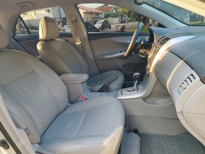 Toyota COROLLA XEi 2.0 2013 GRASSI VEÍCULOS LAJEADO / Carros no Vale