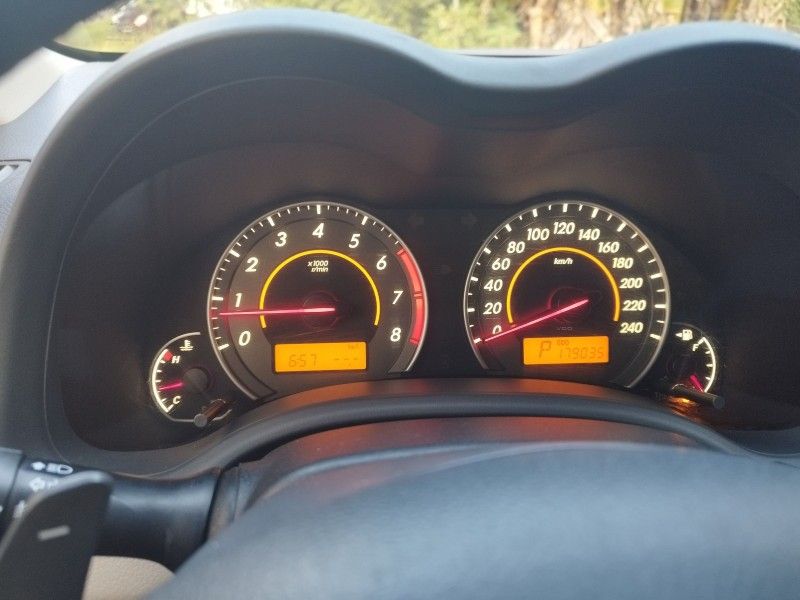 Toyota COROLLA XEi 2.0 2013 GRASSI VEÍCULOS LAJEADO / Carros no Vale