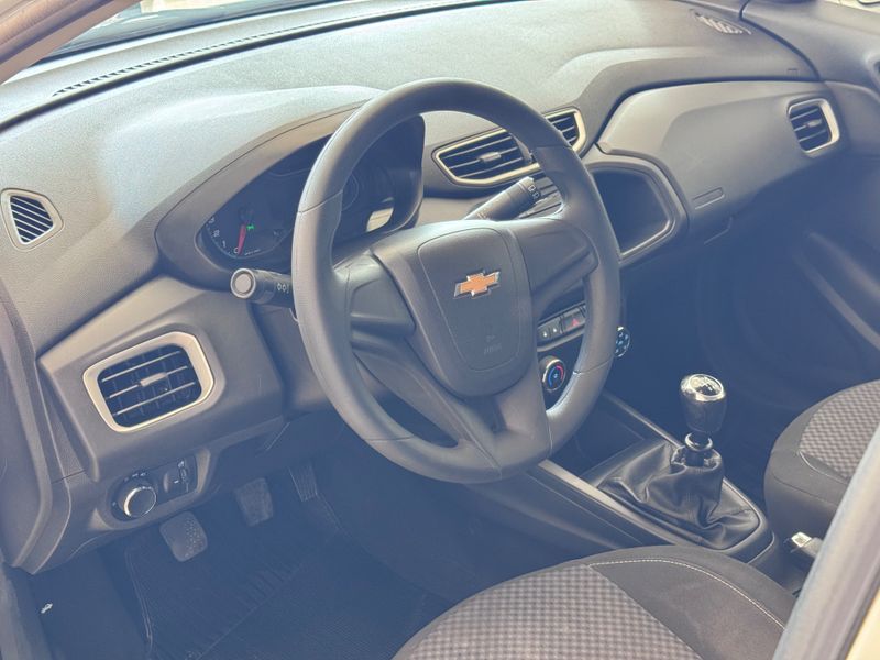 Chevrolet Onix 1.0 Lt 2017/2018 COVEL VEICULOS ENCANTADO / Carros no Vale