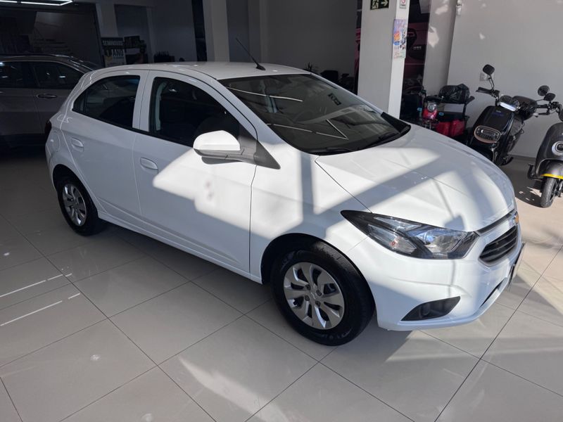 Chevrolet Onix 1.0 Lt 2017/2018 COVEL VEICULOS ENCANTADO / Carros no Vale