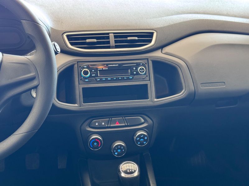 Chevrolet Onix 1.0 Lt 2017/2018 COVEL VEICULOS ENCANTADO / Carros no Vale