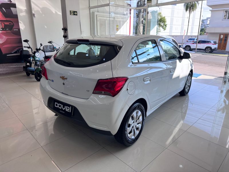 Chevrolet Onix 1.0 Lt 2017/2018 COVEL VEICULOS ENCANTADO / Carros no Vale