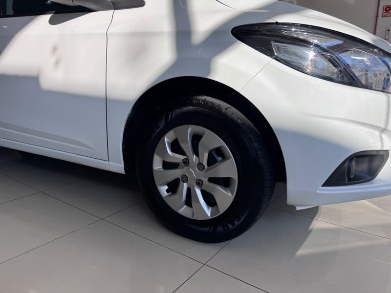 Chevrolet Onix 1.0 Lt 2017/2018 COVEL VEICULOS ENCANTADO / Carros no Vale