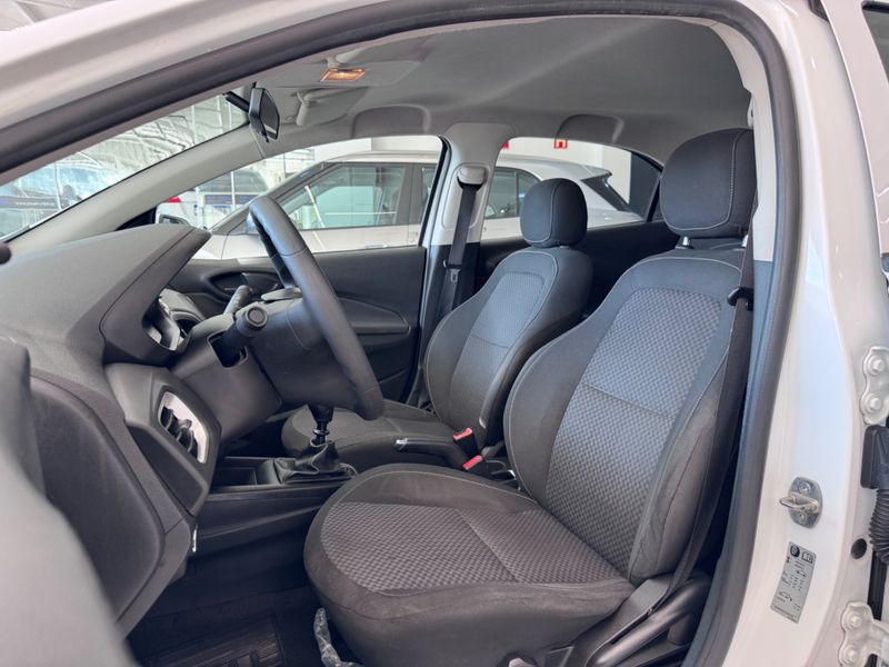 Chevrolet Onix 1.0 Lt 2017/2018 COVEL VEICULOS ENCANTADO / Carros no Vale
