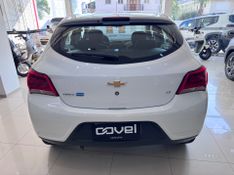 Chevrolet Onix 1.0 Lt 2017/2018 COVEL VEICULOS ENCANTADO / Carros no Vale