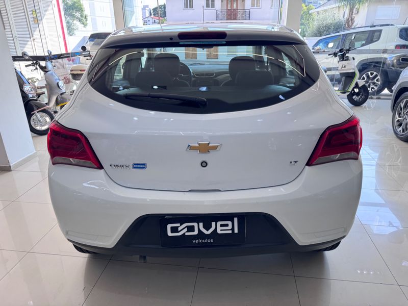 Chevrolet Onix 1.0 Lt 2017/2018 COVEL VEICULOS ENCANTADO / Carros no Vale