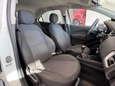 Chevrolet Onix 1.0 Lt 2017/2018 COVEL VEICULOS ENCANTADO / Carros no Vale