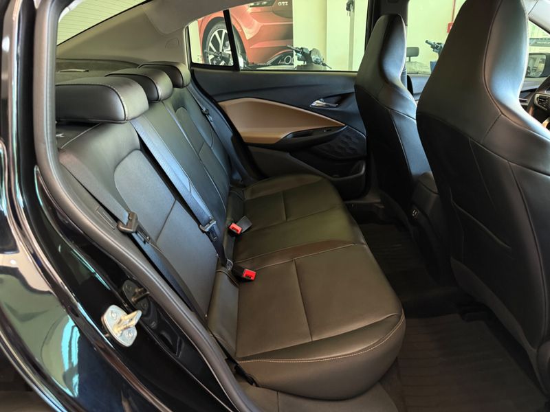 Chevrolet Onix Plus 1.0t Premier 2 2022/2023 COVEL VEICULOS ENCANTADO / Carros no Vale