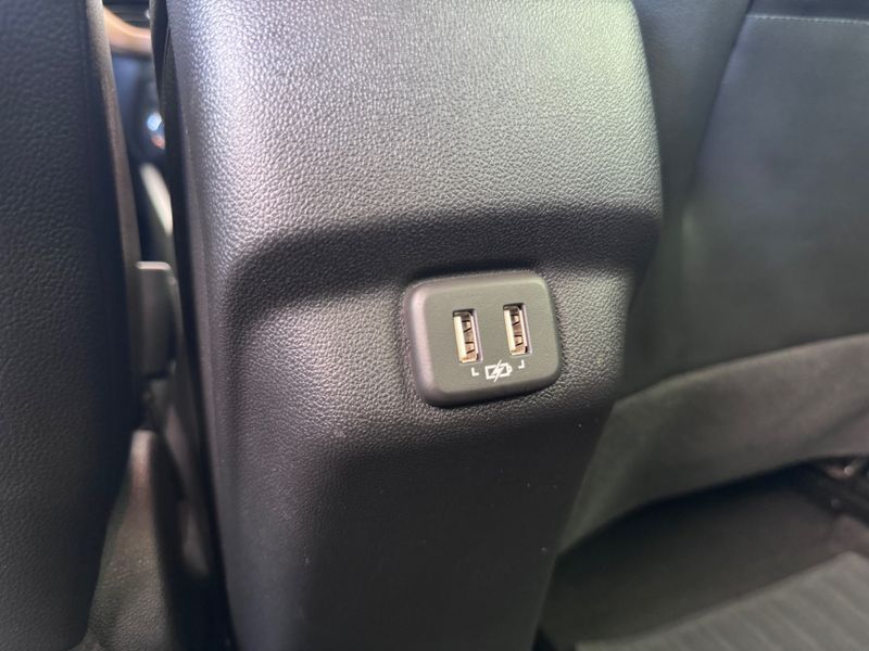 Chevrolet Onix Plus 1.0t Premier 2 2022/2023 COVEL VEICULOS ENCANTADO / Carros no Vale