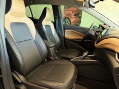 Chevrolet Onix Plus 1.0t Premier 2 2022/2023 COVEL VEICULOS ENCANTADO / Carros no Vale