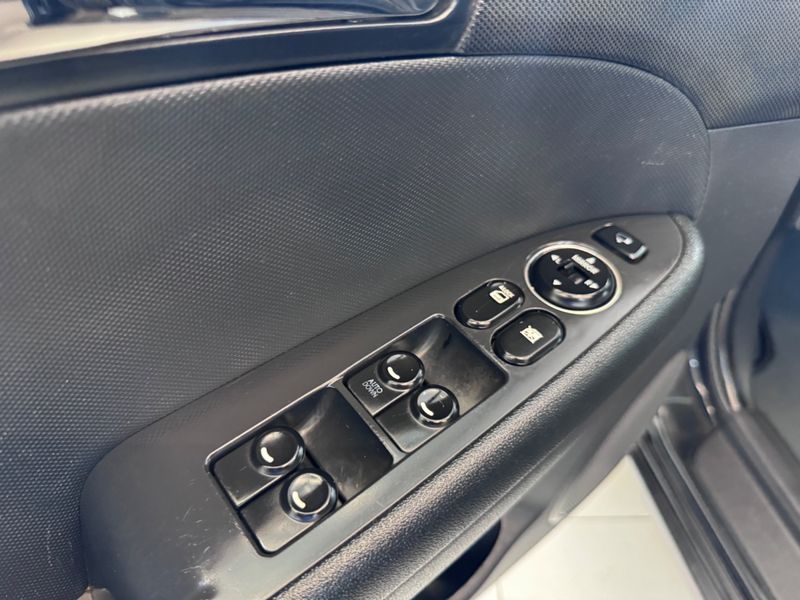 Hyundai I30 2.0 2009/2010 COVEL VEICULOS ENCANTADO / Carros no Vale