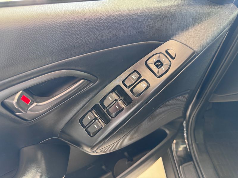 Hyundai Ix35 2.0 Launching Edition 16v 2015/2016 COVEL VEICULOS ENCANTADO / Carros no Vale