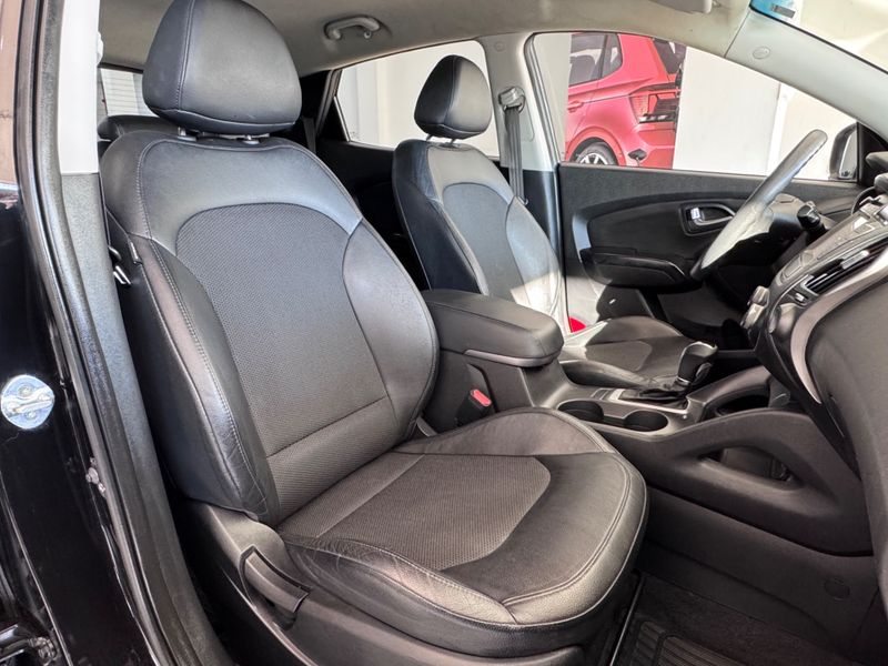 Hyundai Ix35 2.0 Launching Edition 16v 2015/2016 COVEL VEICULOS ENCANTADO / Carros no Vale