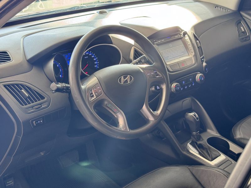 Hyundai Ix35 2.0 Launching Edition 16v 2015/2016 COVEL VEICULOS ENCANTADO / Carros no Vale