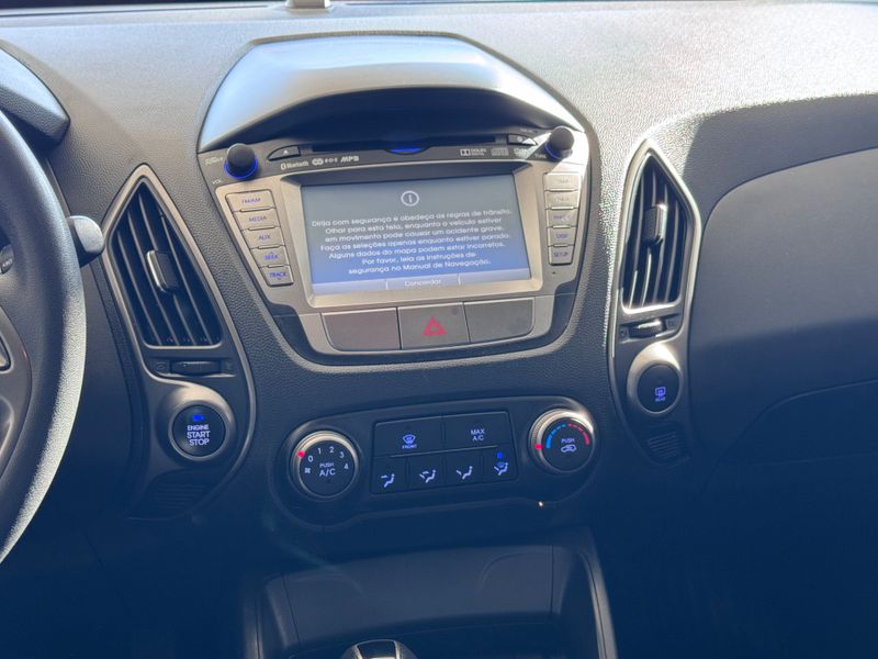 Hyundai Ix35 2.0 Launching Edition 16v 2015/2016 COVEL VEICULOS ENCANTADO / Carros no Vale