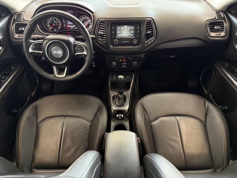 Jeep Compass 2.0 16v Sport 2017/2017 COVEL VEICULOS ENCANTADO / Carros no Vale