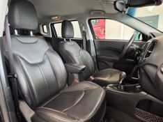 Jeep Compass 2.0 16v Sport 2017/2017 COVEL VEICULOS ENCANTADO / Carros no Vale