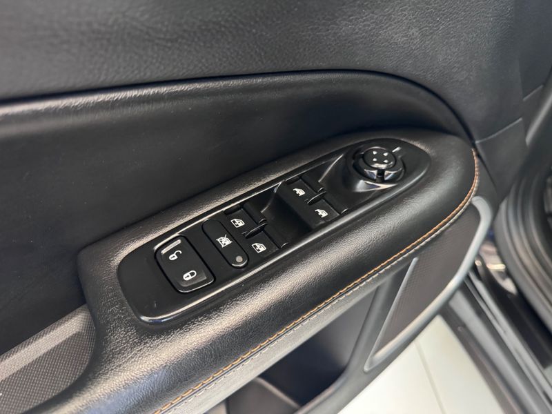 Jeep Compass 2.0 16v Sport 2017/2017 COVEL VEICULOS ENCANTADO / Carros no Vale