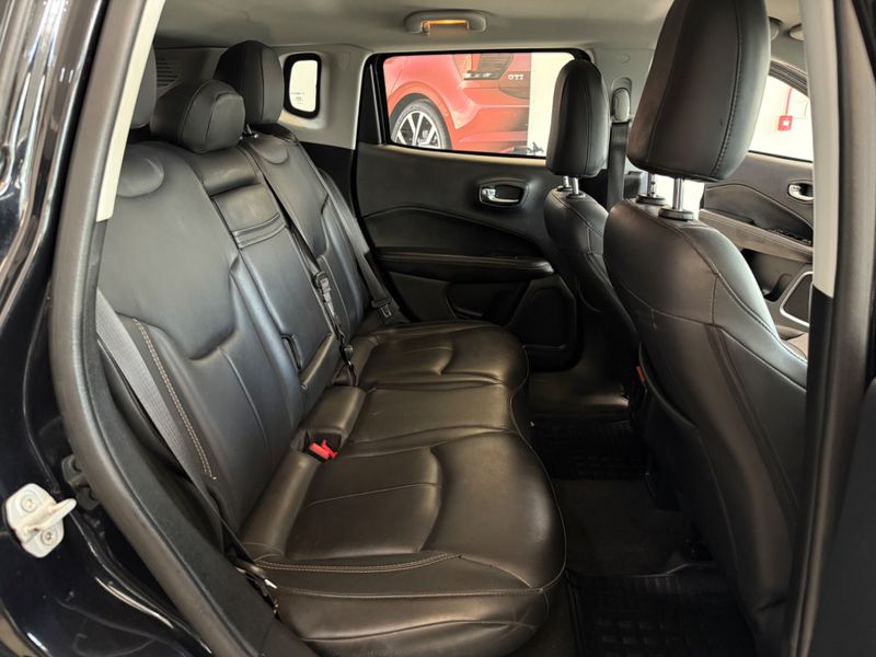 Jeep Compass 2.0 16v Sport 2017/2017 COVEL VEICULOS ENCANTADO / Carros no Vale