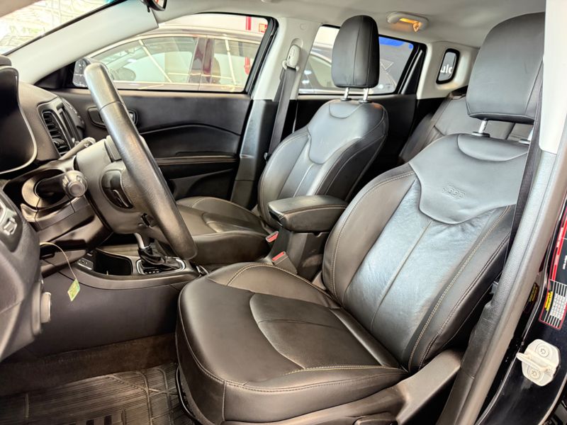 Jeep Compass 2.0 16v Sport 2017/2017 COVEL VEICULOS ENCANTADO / Carros no Vale