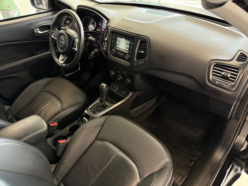 Jeep Compass 2.0 16v Sport 2017/2017 COVEL VEICULOS ENCANTADO / Carros no Vale