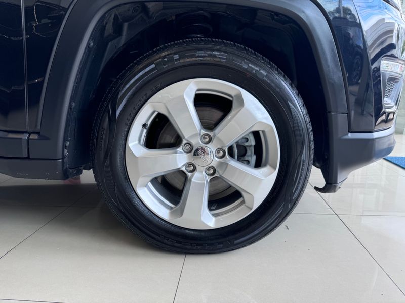 Jeep Compass 2.0 16v Sport 2017/2017 COVEL VEICULOS ENCANTADO / Carros no Vale