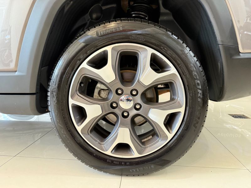 Jeep Compass Longitude 2.0 2020/2020 COVEL VEICULOS ENCANTADO / Carros no Vale