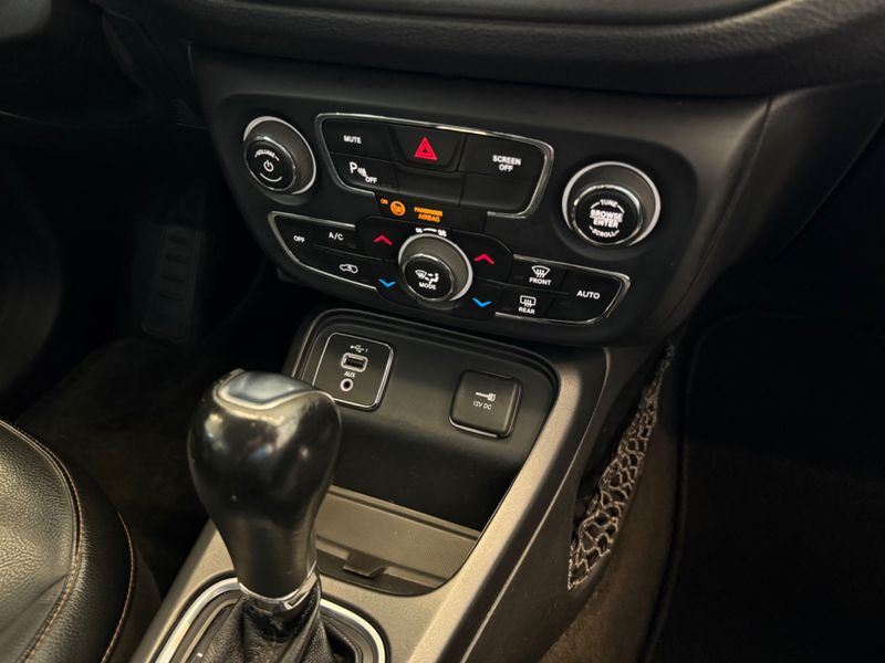 Jeep Compass Longitude 2.0 2020/2020 COVEL VEICULOS ENCANTADO / Carros no Vale