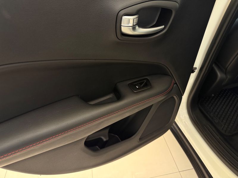 Jeep Compass Trailhawk 2.0 16v 4×4 2020/2021 COVEL VEICULOS ENCANTADO / Carros no Vale