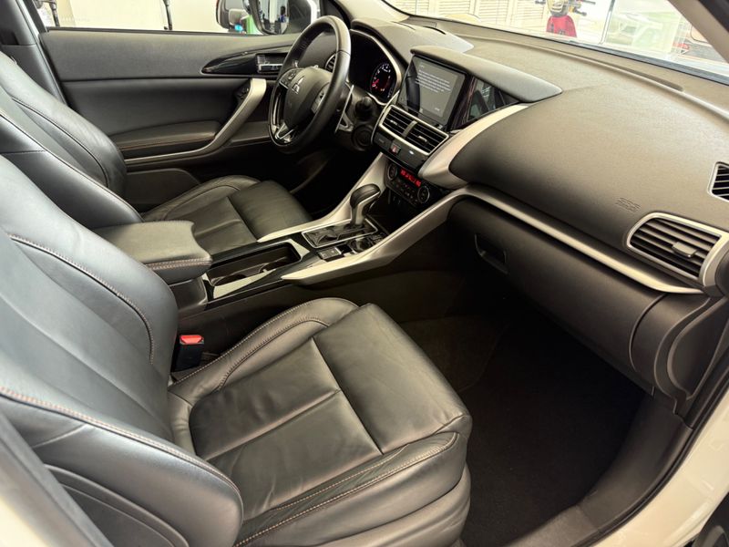 Mitsubishi Eclipse Cross Hpe 1.5 16v 165cv 2021/2022 COVEL VEICULOS ENCANTADO / Carros no Vale