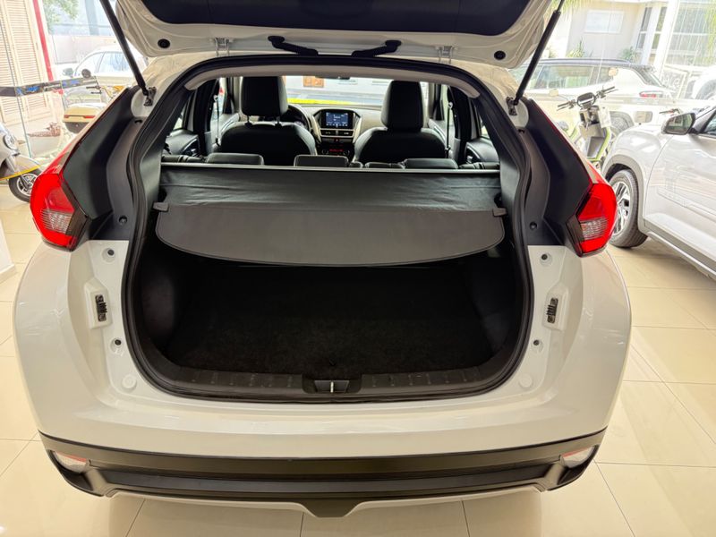 Mitsubishi Eclipse Cross Hpe 1.5 16v 165cv 2021/2022 COVEL VEICULOS ENCANTADO / Carros no Vale