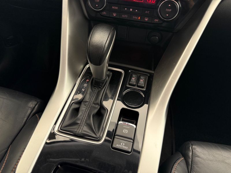 Mitsubishi Eclipse Cross Hpe 1.5 16v 165cv 2021/2022 COVEL VEICULOS ENCANTADO / Carros no Vale