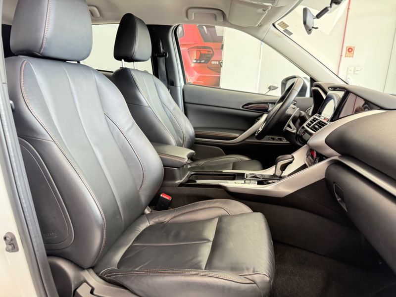 Mitsubishi Eclipse Cross Hpe 1.5 16v 165cv 2021/2022 COVEL VEICULOS ENCANTADO / Carros no Vale