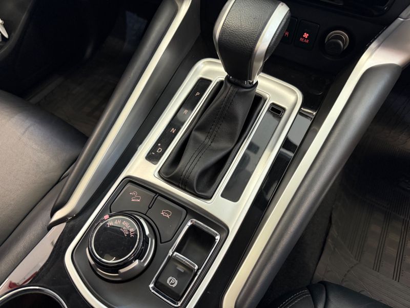 Mitsubishi Pajero Sport Hpe 2.4 4×4 2019/2020 COVEL VEICULOS ENCANTADO / Carros no Vale