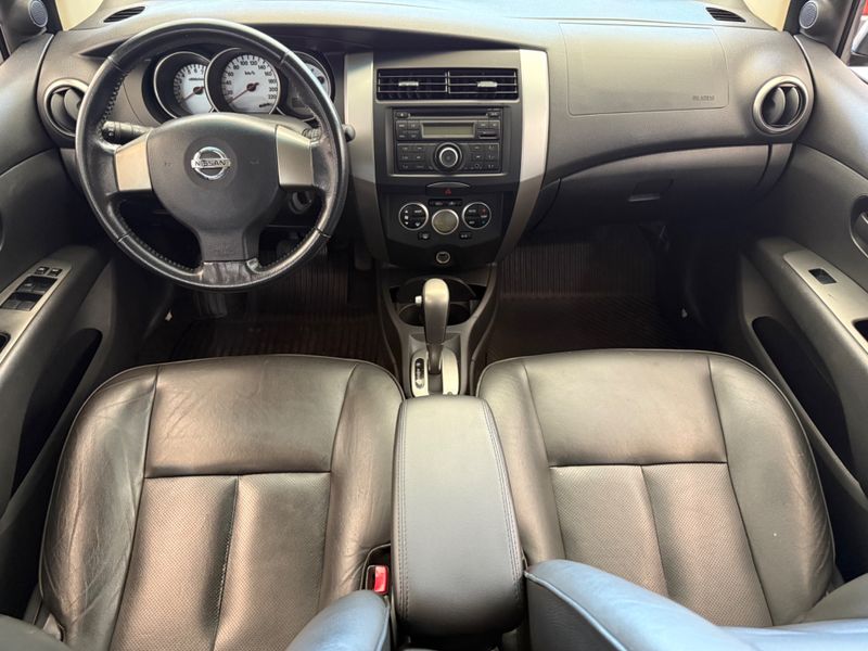 Nissan Livina 2013/2014 COVEL VEICULOS ENCANTADO / Carros no Vale