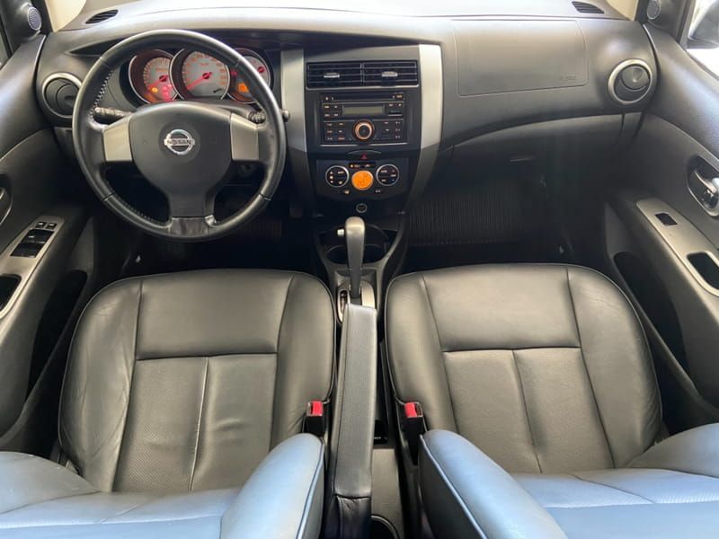Nissan Livina 2013/2014 COVEL VEICULOS ENCANTADO / Carros no Vale