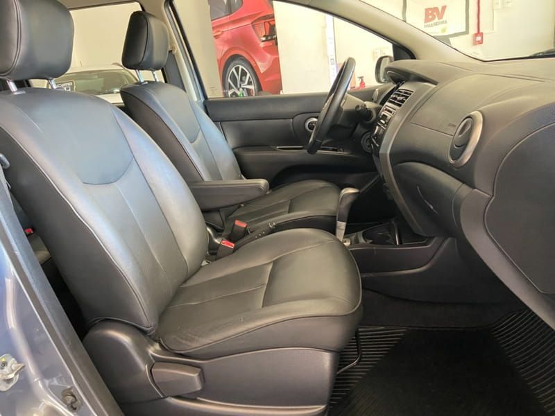 Nissan Livina 2013/2014 COVEL VEICULOS ENCANTADO / Carros no Vale