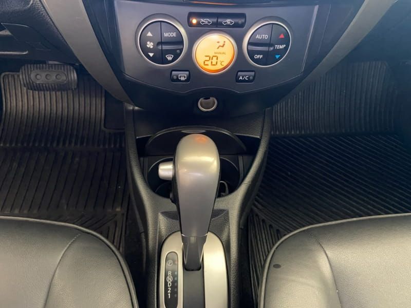 Nissan Livina 2013/2014 COVEL VEICULOS ENCANTADO / Carros no Vale